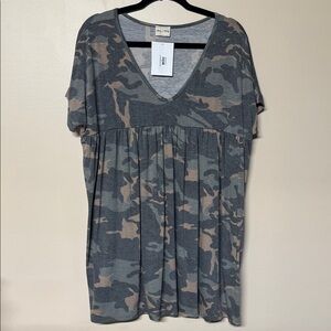 Lovely Melody Gray Patterned Tee